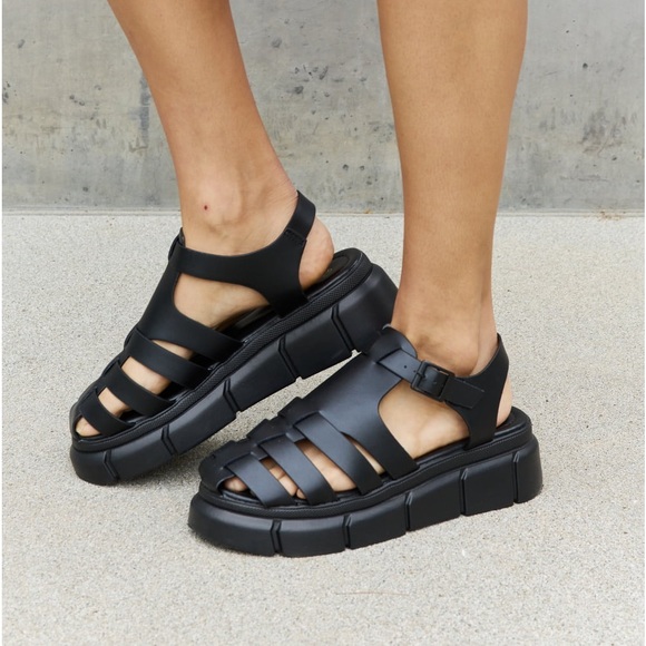 QUPID CAGE STRAP PU LEATHER CRUELTY-FREE SANDAL BLACK - Picture 3 of 7